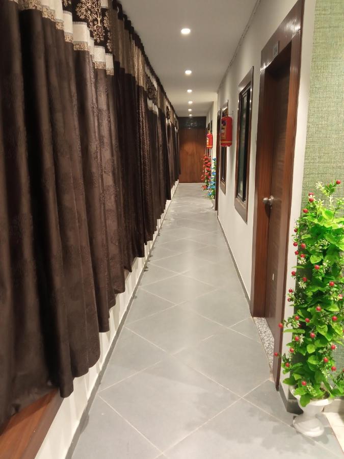 Hotel Mansarovar,巴罗达 外观 照片