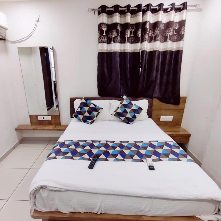 Hotel Mansarovar,巴罗达 外观 照片