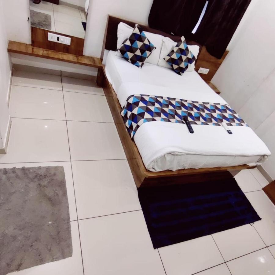 Hotel Mansarovar,巴罗达 外观 照片
