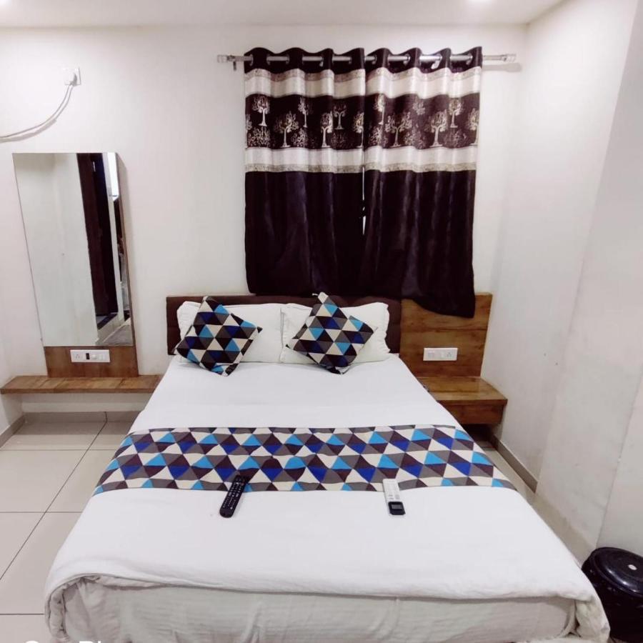 Hotel Mansarovar,巴罗达 外观 照片