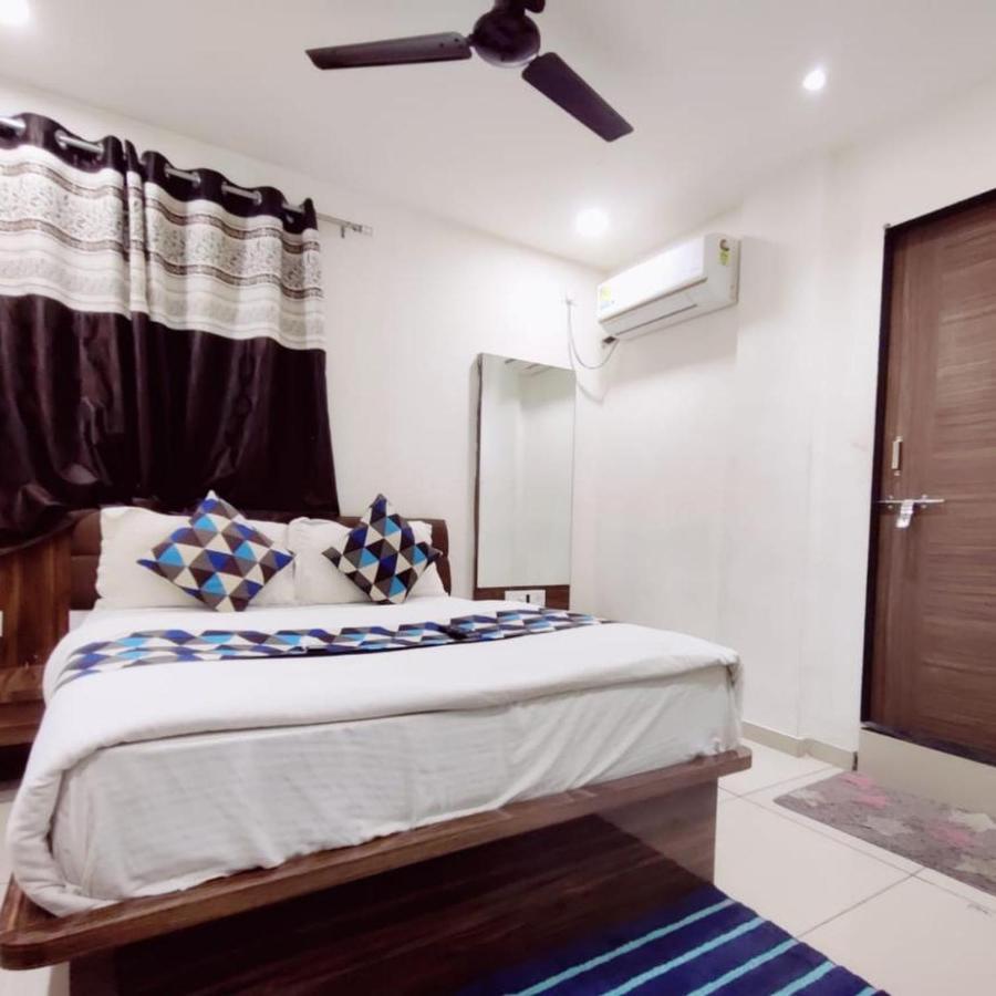 Hotel Mansarovar,巴罗达 外观 照片
