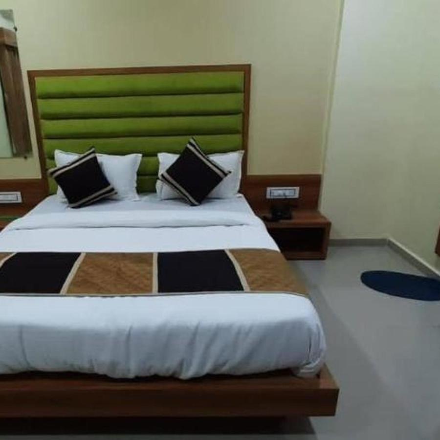 Hotel Mansarovar,巴罗达 外观 照片