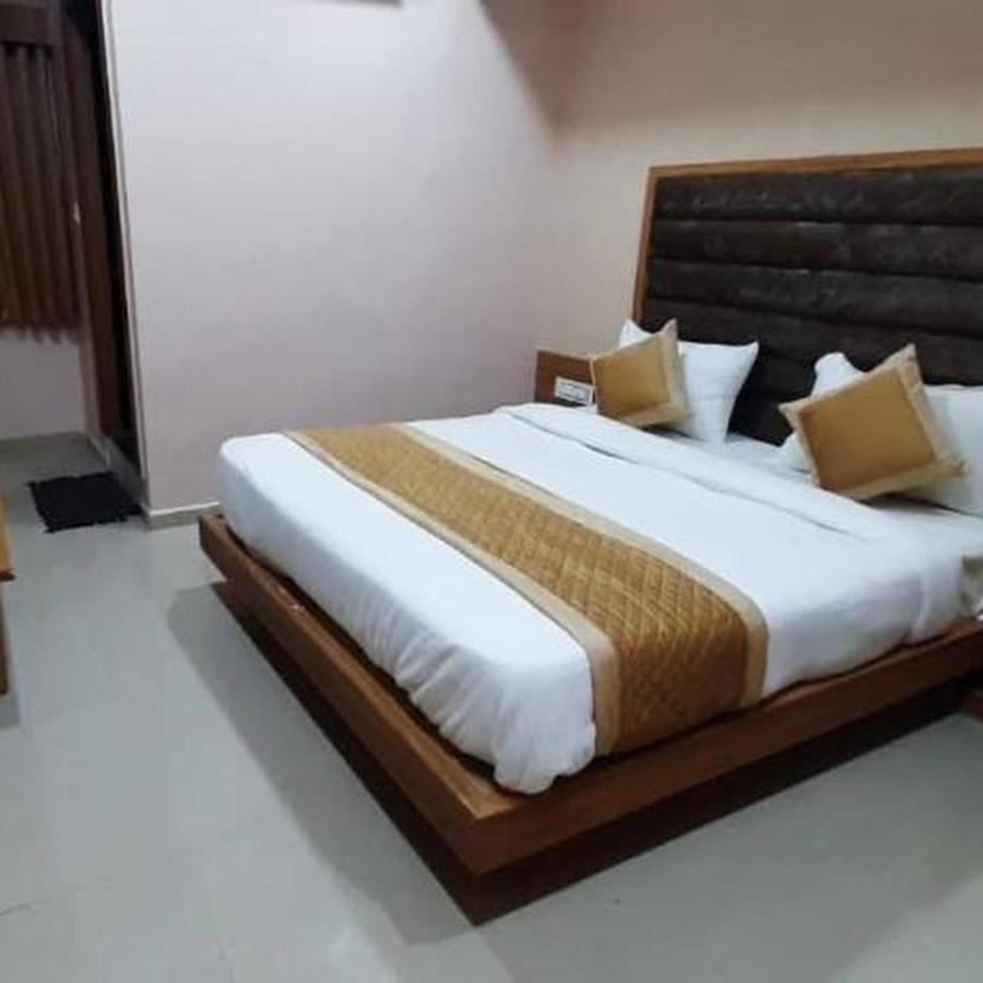 Hotel Mansarovar,巴罗达 外观 照片