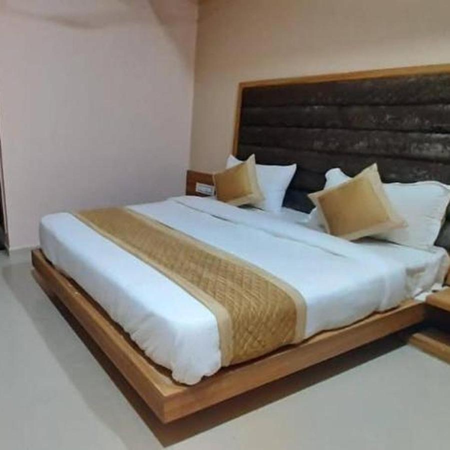 Hotel Mansarovar,巴罗达 外观 照片