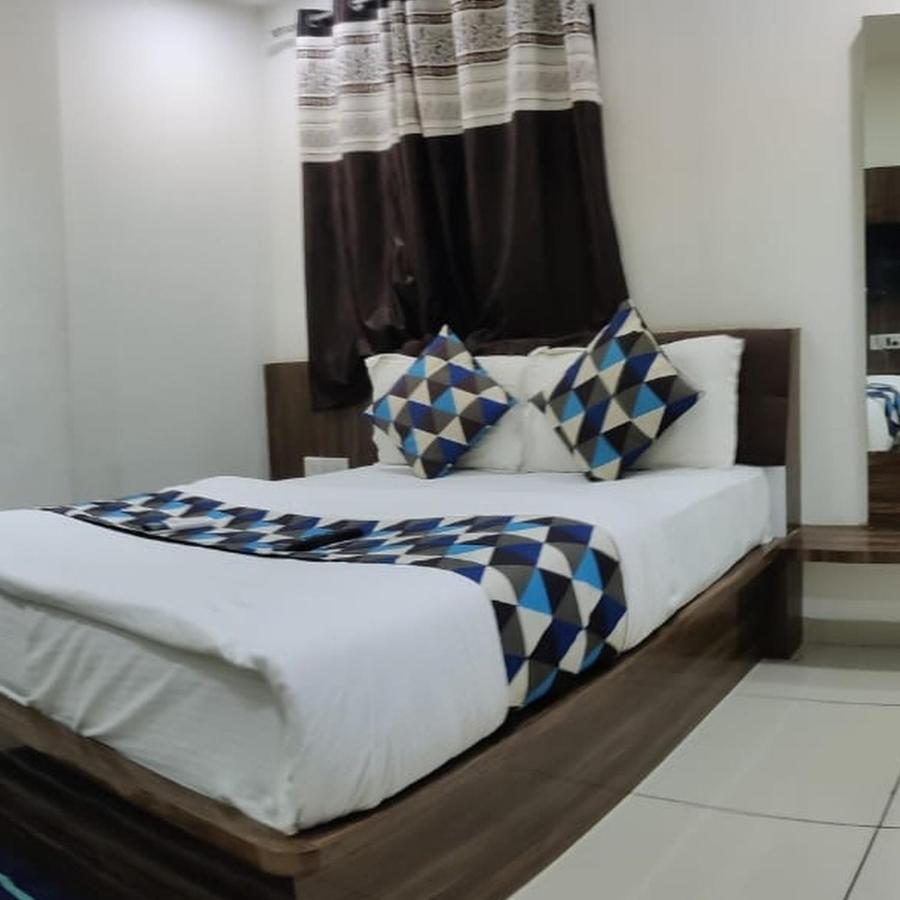 Hotel Mansarovar,巴罗达 外观 照片