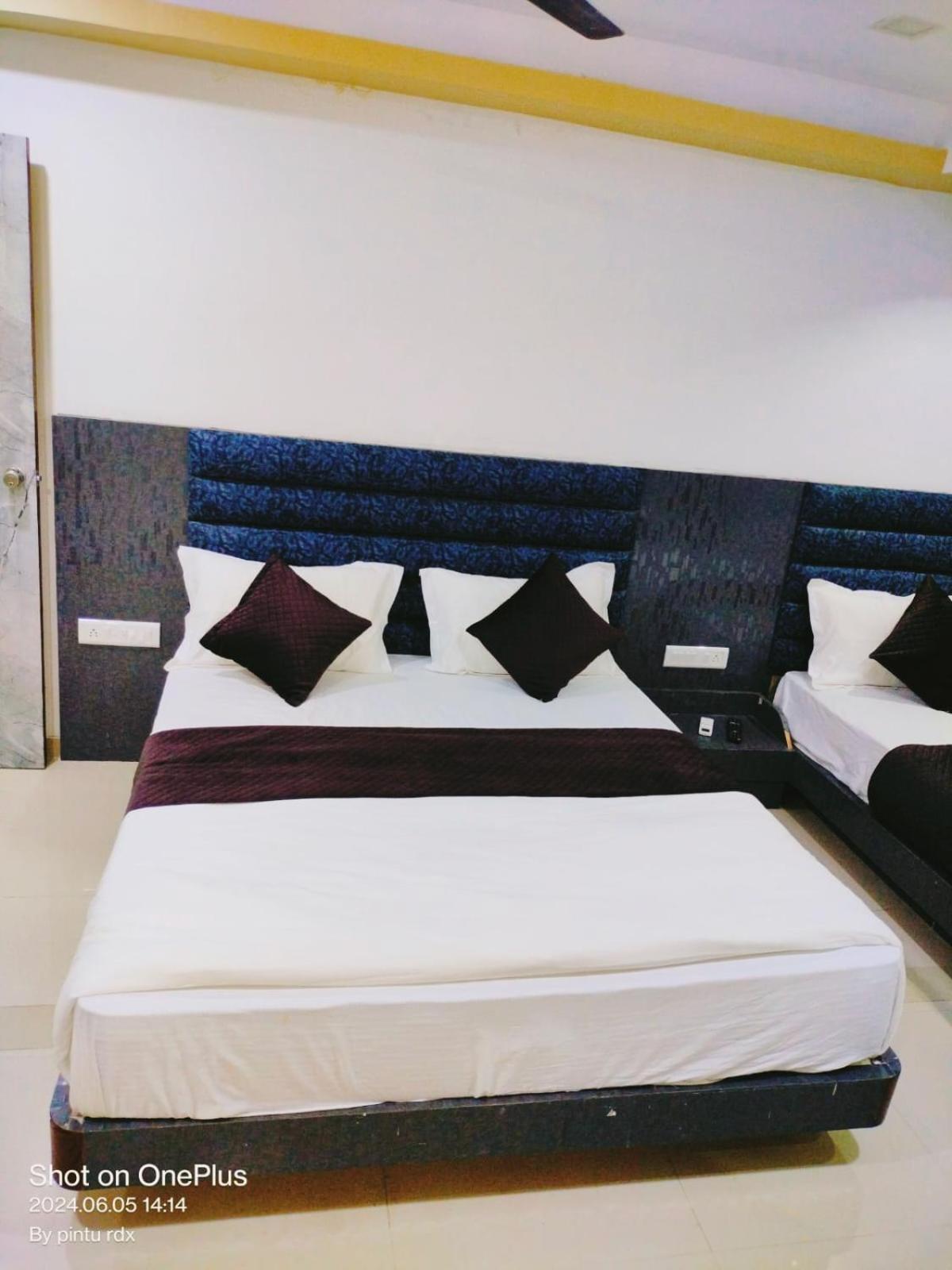 Hotel Mansarovar,巴罗达 外观 照片