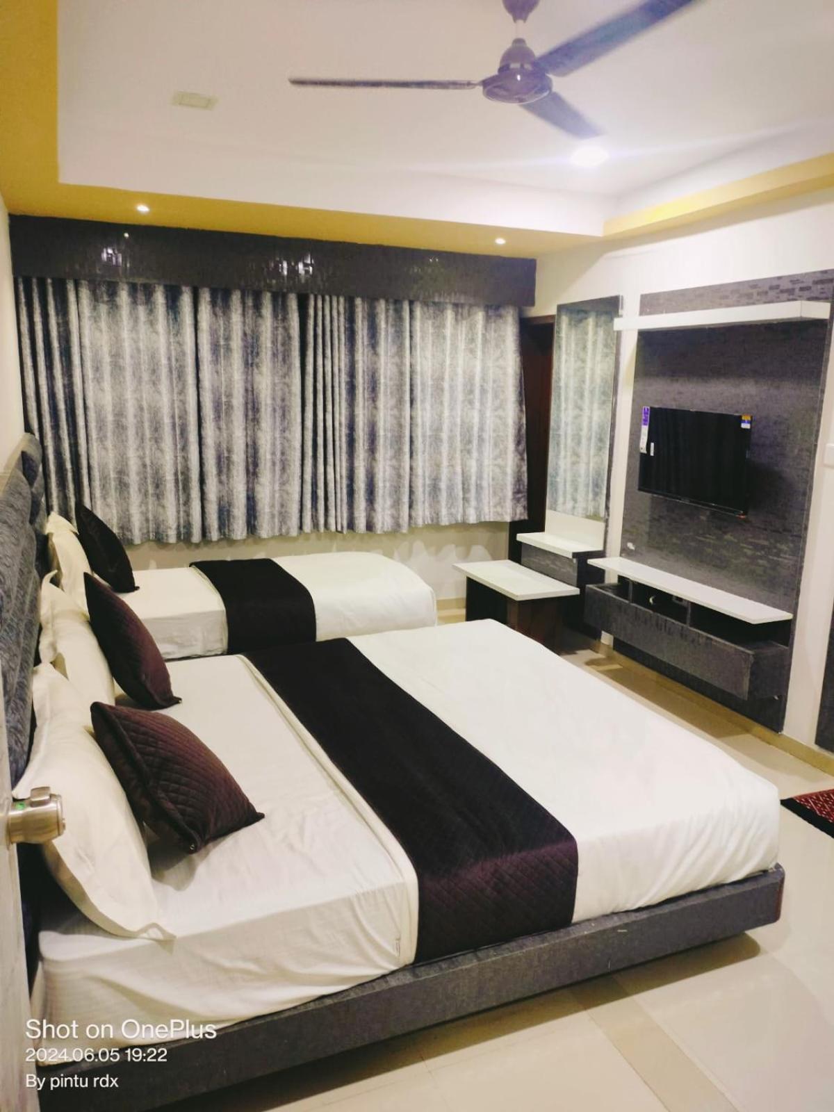 Hotel Mansarovar,巴罗达 外观 照片